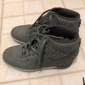 Nike women’s wedge sneakers